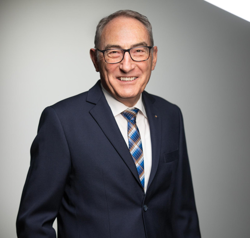 Prof. Dr. Rolf Schären